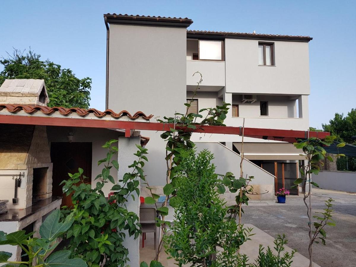 Apartments Ester Victoria Μεντουλίν Εξωτερικό φωτογραφία